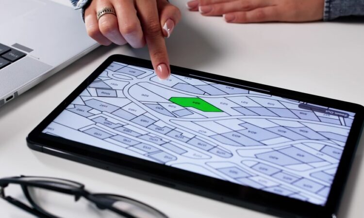Mapping and GIS (geographic information systems) for forest planning